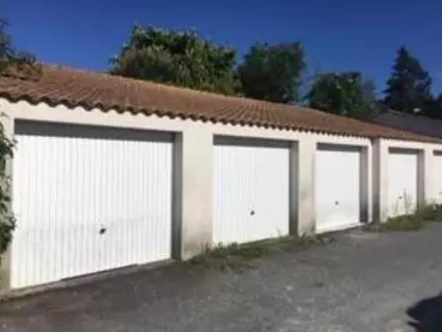 Garage location à La Roselière, Rochefort