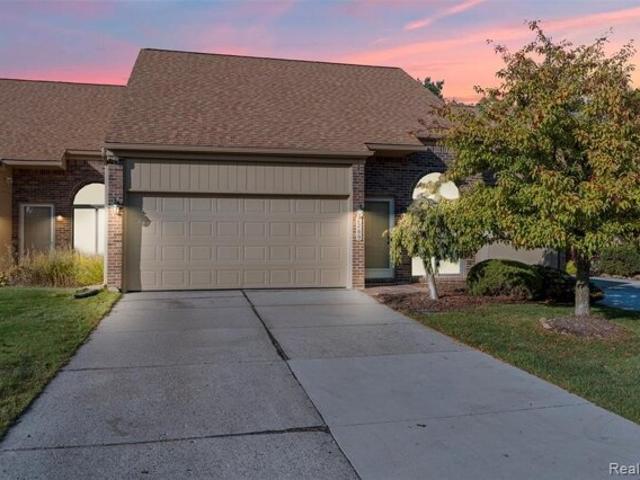 Condo for sale in Rochester Hills, Michigan