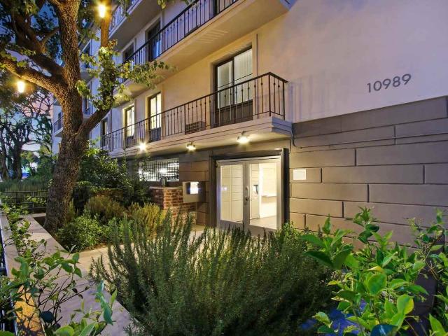 Apartment for rent in Canoga Park, California