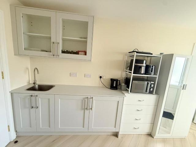 Room for rent in Little Heath, Greater London