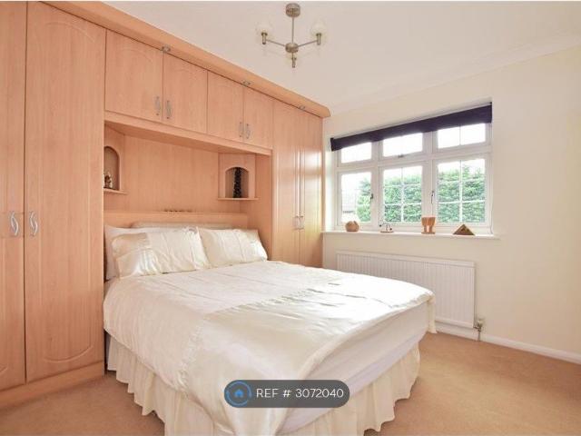 Room for rent in London Borough of Redbridge, Greater London