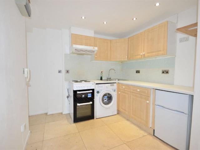 Studio for rent in Slough
