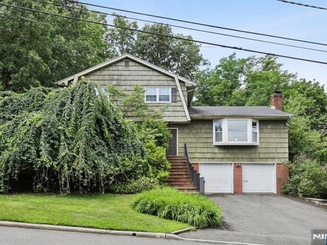 House for sale in Englewood Cliffs