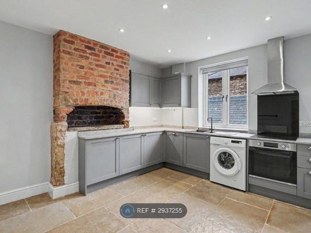 House for rent in Froggatt, East Midlands