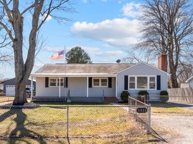 House for sale in Deale