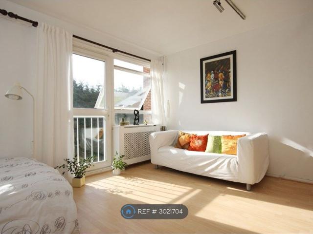 Studio for rent in Shepherd's Bush, Greater London