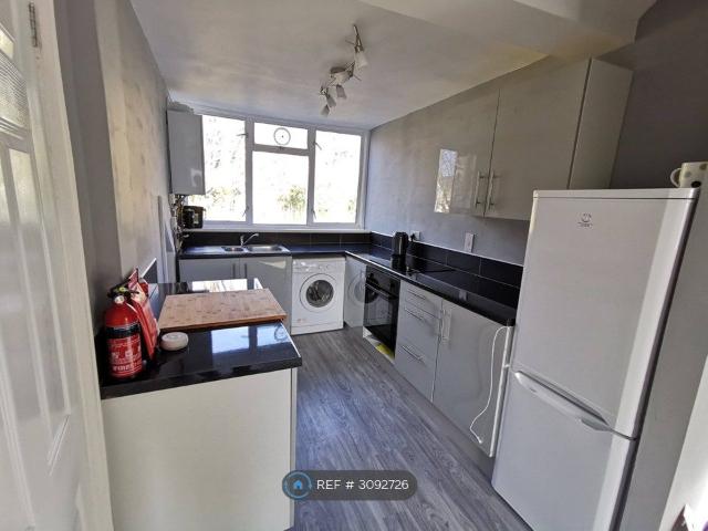 Studio for rent in London Borough of Croydon, Greater London