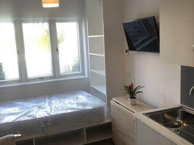 Studio to rent in Blackrock