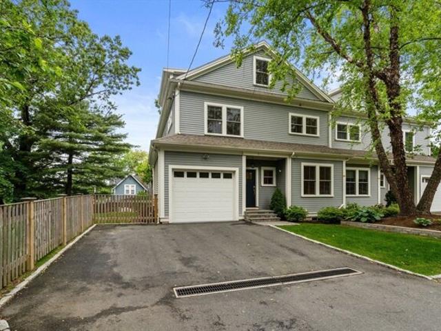 House for sale in Newton