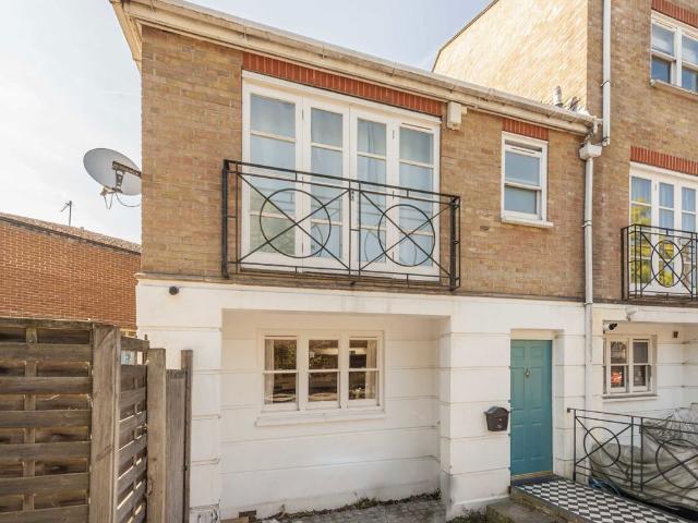 House for rent in Abbeville Village, Greater London