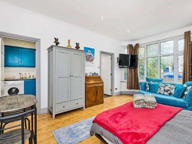 Studio for rent in Clapham Park, Greater London