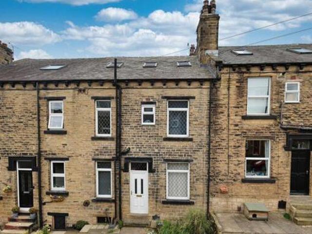 House for sale in Farsley, West Yorkshire