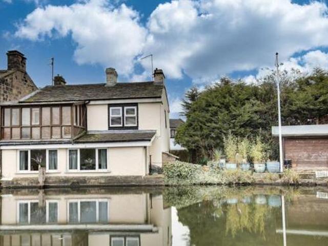 House for sale in Farsley, West Yorkshire