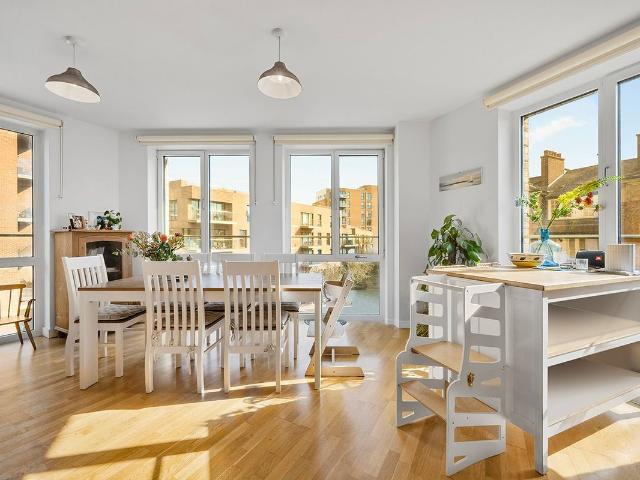 Apartment for rent in Browning Estate, Greater London