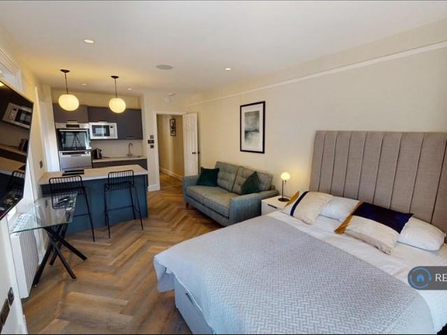 Apartment for rent in Chinatown, Calderstones