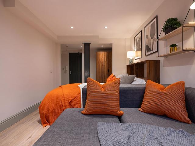 Studio for rent in Calderstones