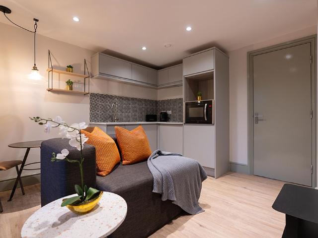 Studio for rent in Calderstones