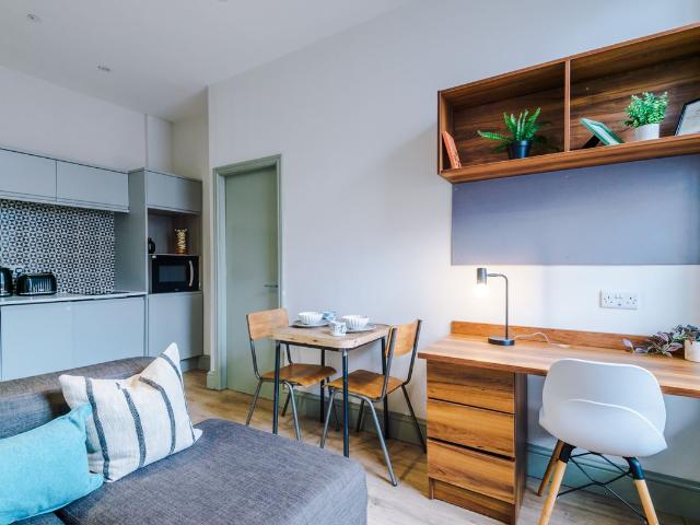Studio for rent in Calderstones