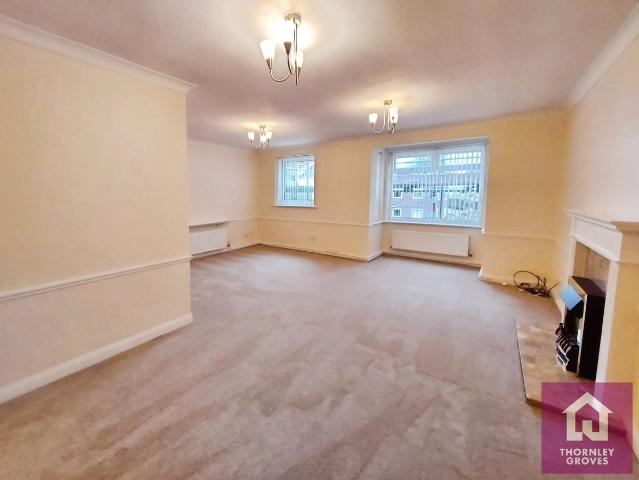 Apartment for rent in Roe Green, Salford