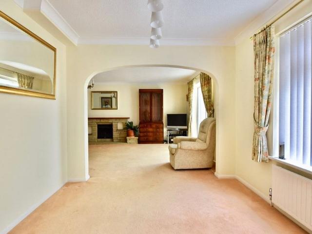 House for rent in Pachesham Park, Surrey