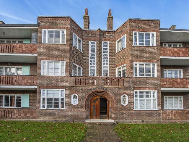 Apartment for rent in Roehampton, Greater London