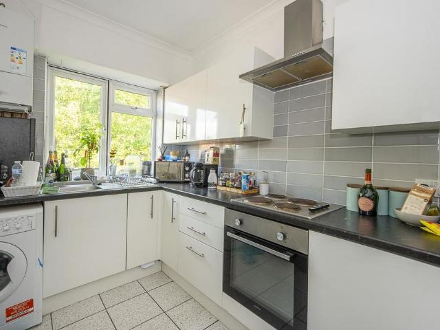 Apartment for rent in Roehampton, Greater London