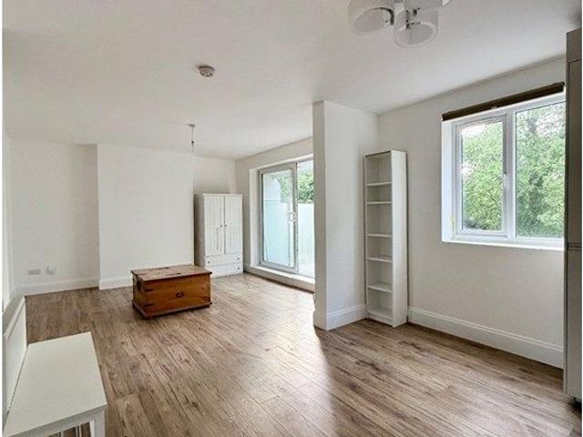 Apartment for rent in Putney Vale, Greater London