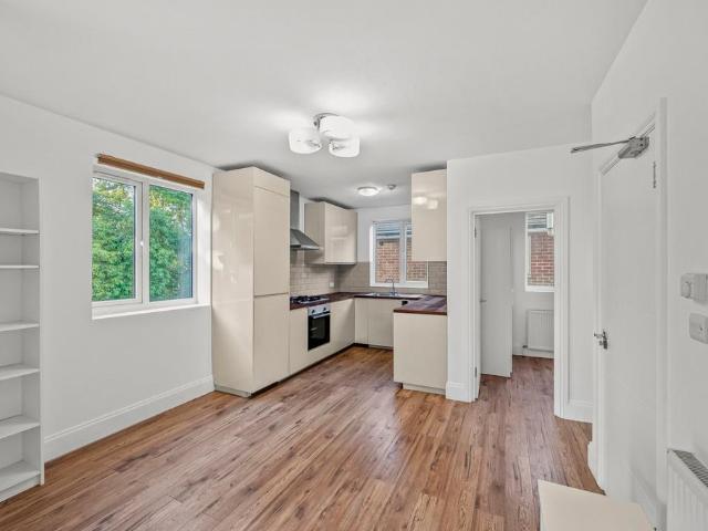 Apartment for rent in Putney Vale, Greater London