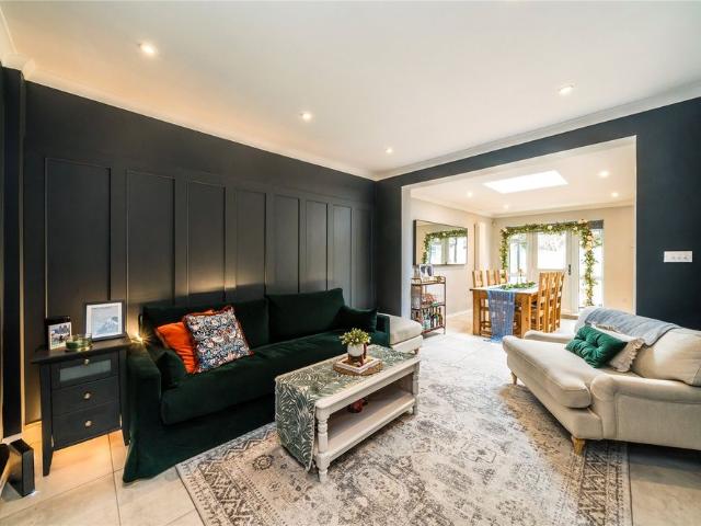 House for rent in Summerstown, Greater London