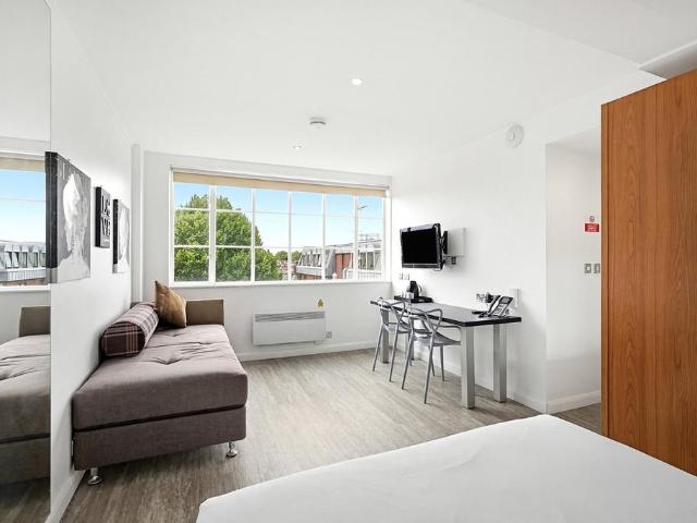 House for rent in Brompton, Greater London