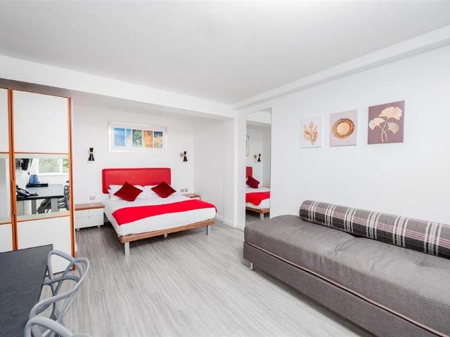 Apartment for rent in Brompton, Greater London