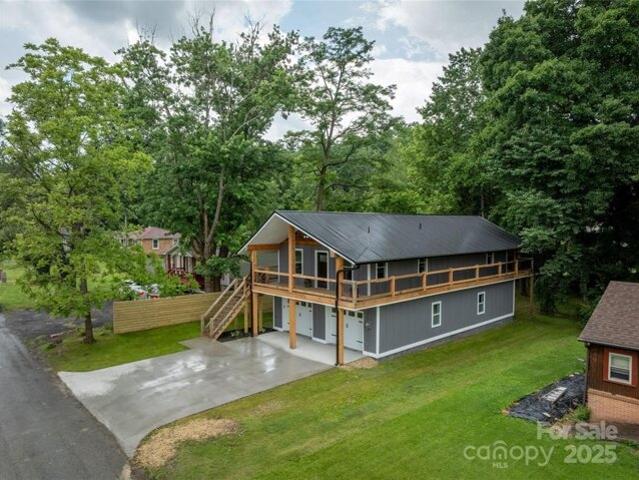 House for sale in Hendersonville
