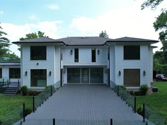 House for sale in Old Westbury