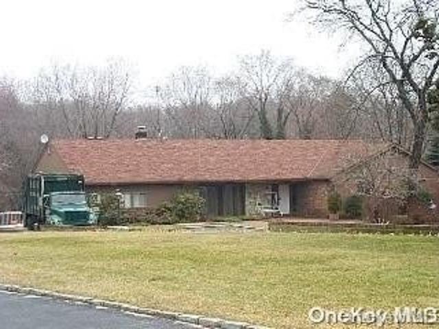 House for sale in Old Westbury