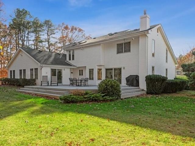 House for sale in Nesconset