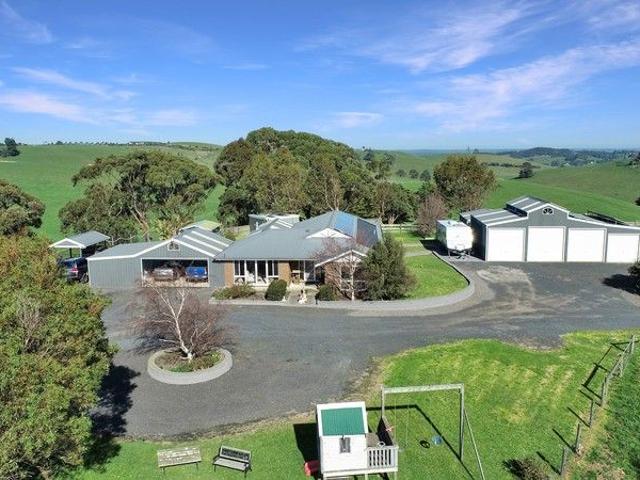 Cottage for sale in Moyarra, Victoria