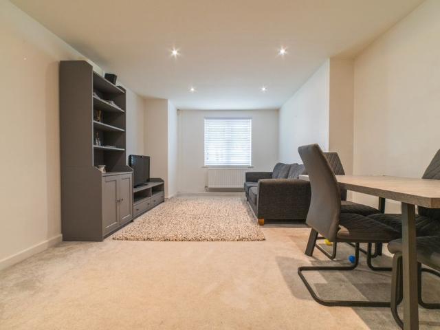 Apartment for rent in City Centre, Falcon Lodge