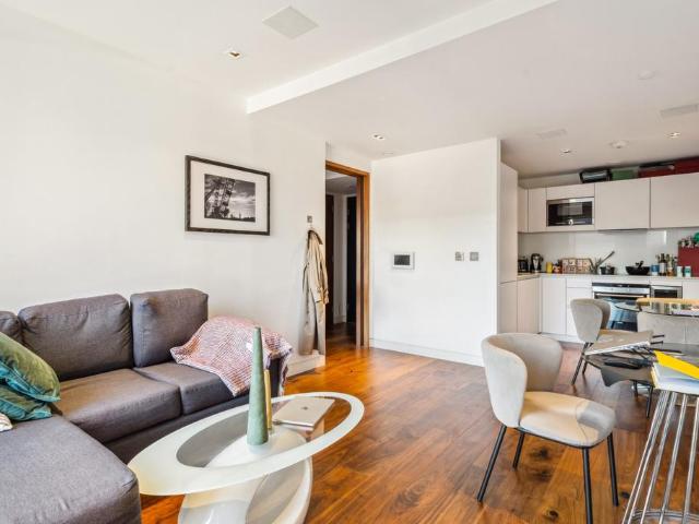Apartment for rent in Lyons, Greater London