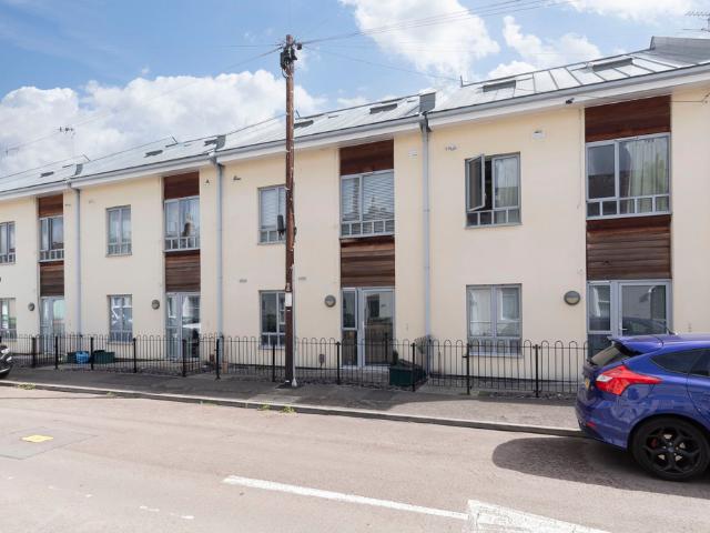 Apartment for rent in Rowanfield, Golden Valley