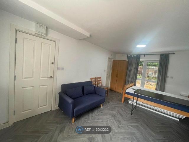 Studio for rent in Selly Oak, West Midlands