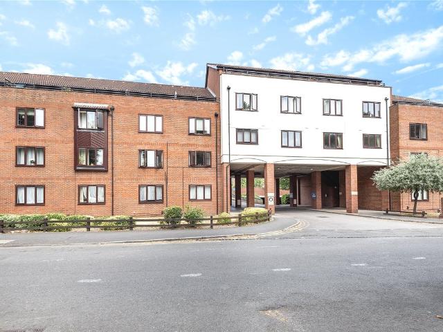 Apartment for rent in Birch Green, Spelthorne