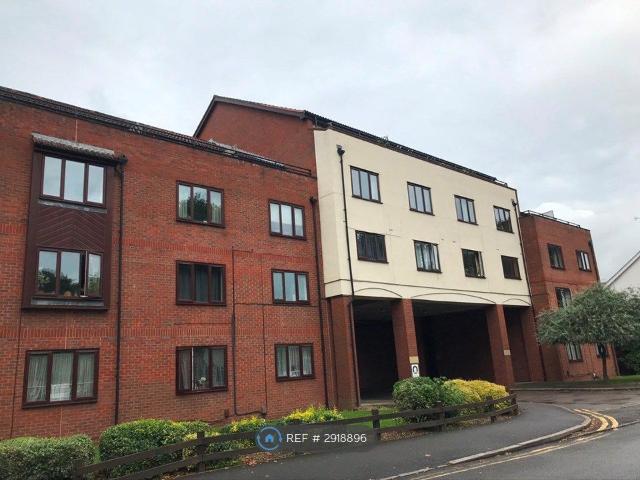 Studio for rent in Birch Green, Lower Halliford