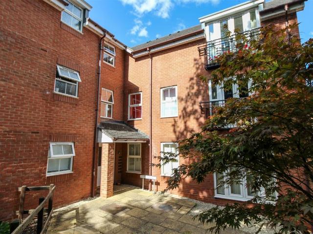Apartment for rent in Woodloes Park, Green Close