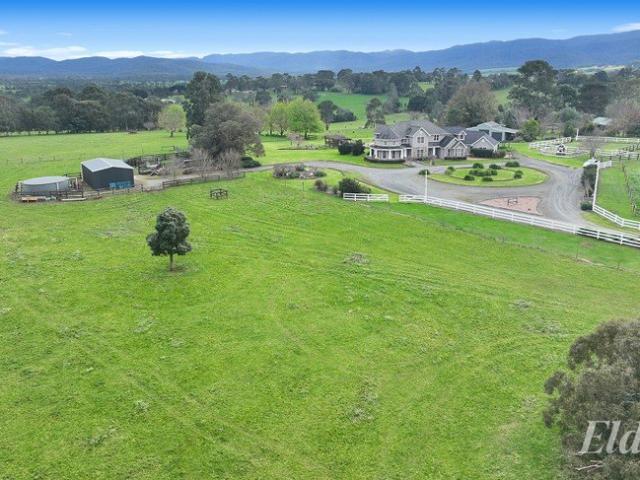 Cottage for sale in Victoria