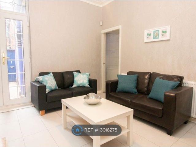 Room for rent in Elm Park, Calderstones