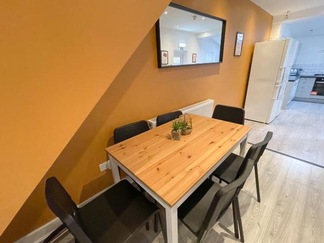 Room for rent in Elm Park, Calderstones