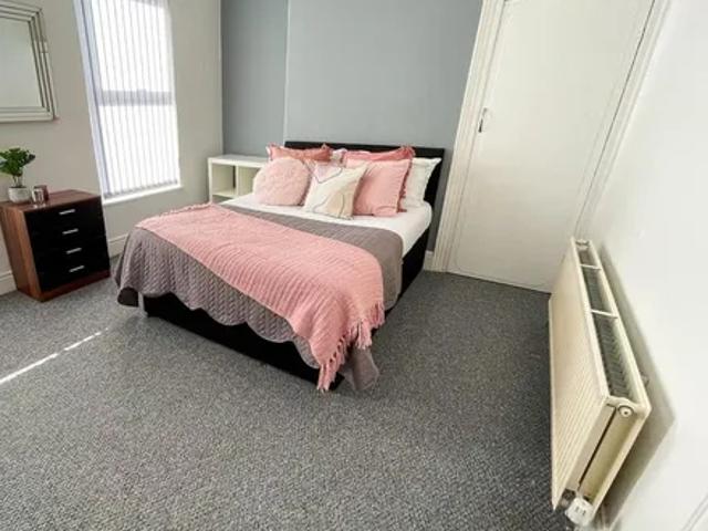 House for rent in Elm Park, Calderstones