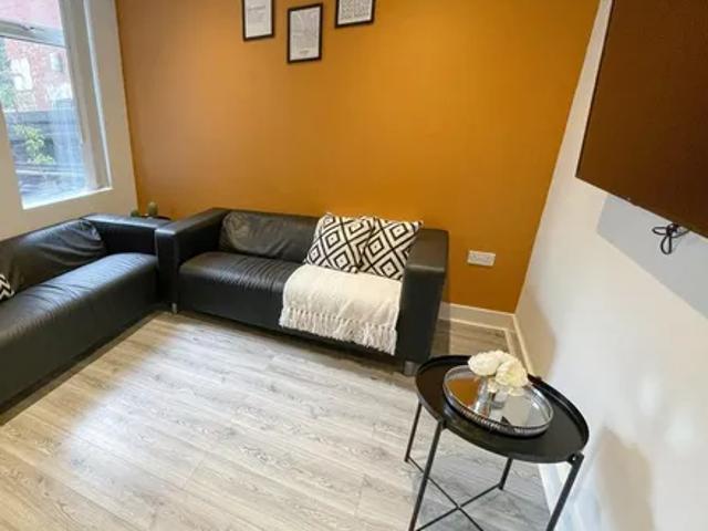 House for rent in Elm Park, Calderstones