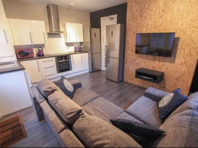 House for rent in Elm Park, Calderstones