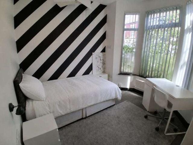 Room for rent in Elm Park, Calderstones